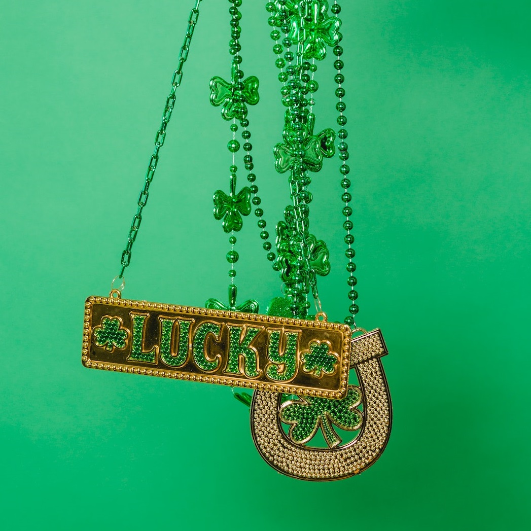 flashy-st-patricks-day-necklaces